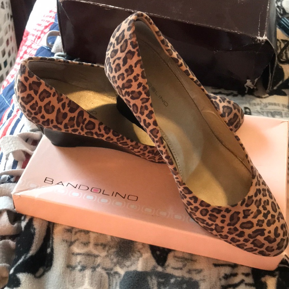 Leopard wedges